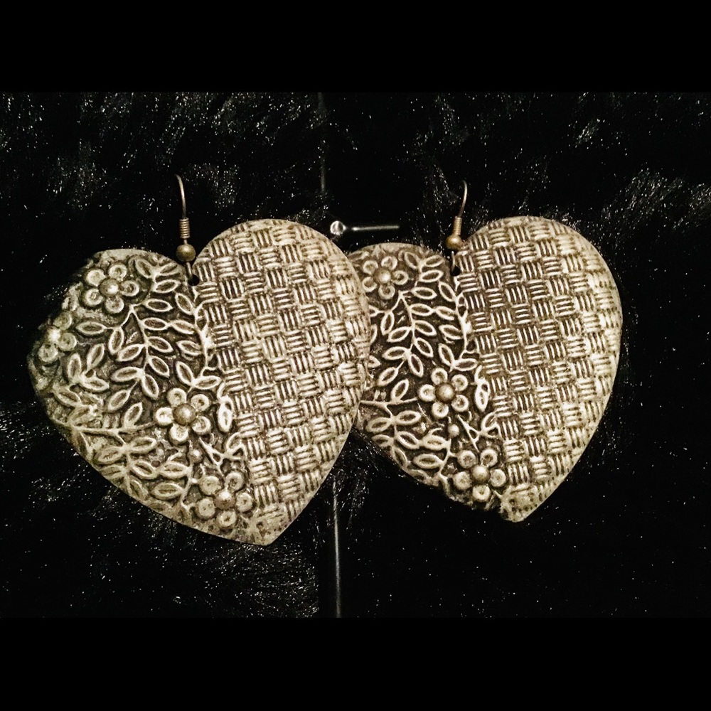 🥀Earrings, metal, large embossed. Hot Topic - Picture 1 of 6